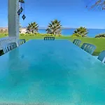 Puerto Velero Primera Línea Primer Piso al lado de la Playa! 5 pax